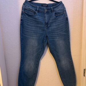 Judy Blue Medium Blue Skinny Jeans